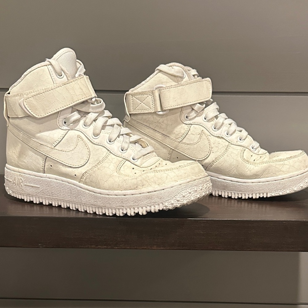 Nike Air For e Women's High-Top Athletic Sneakers